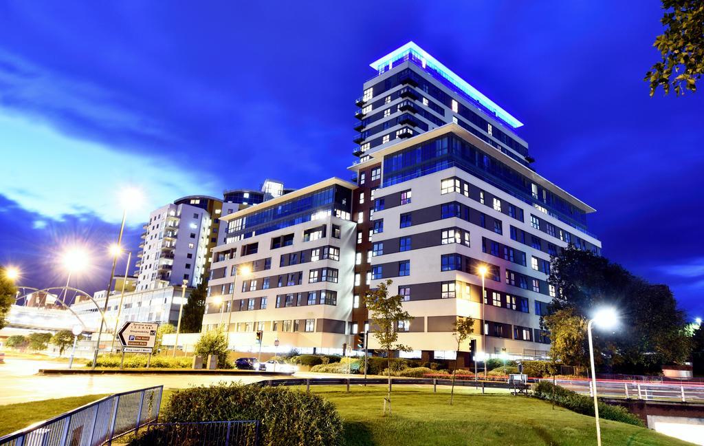 Linx Apartments Skyline Plaza Basingstoke Bagian luar foto
