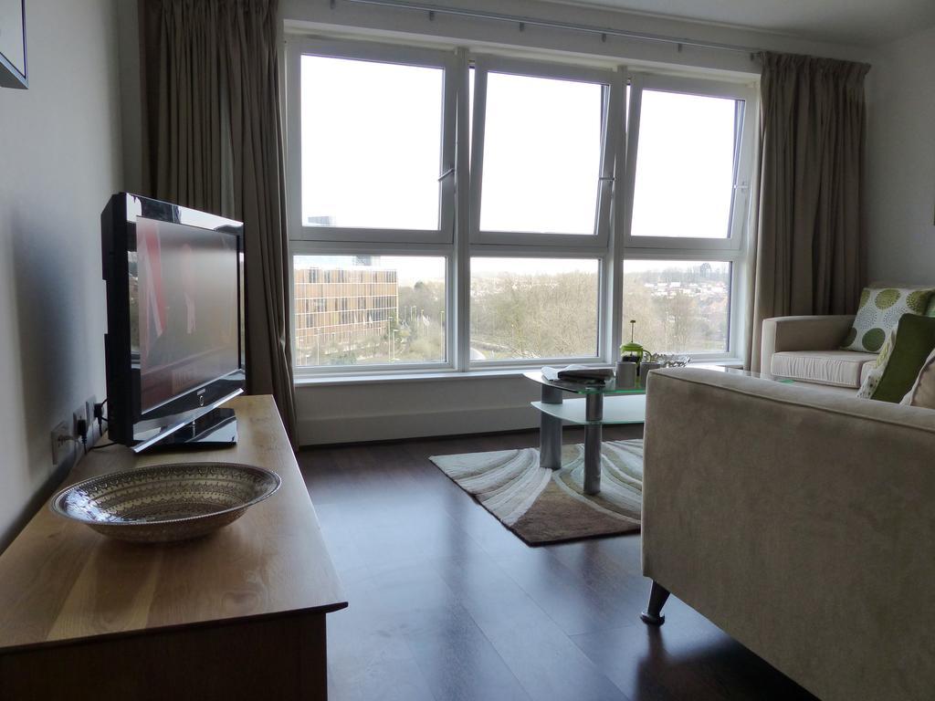 Linx Apartments Skyline Plaza Basingstoke Bagian luar foto
